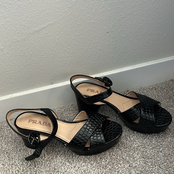 AUTHENTIC PRADA SANDALS SHOES SIZE 37 EUC - Picture 1 of 8